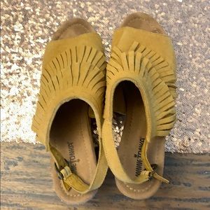 Minnetonka fringe sandals